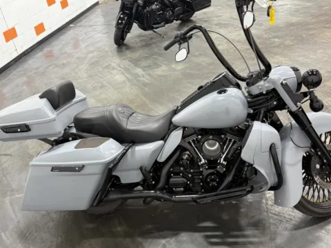 More photos of 2012 HARLEY DAVIDSON ROAD KING CLASSIC FLHRC at Moto Boutique, OH