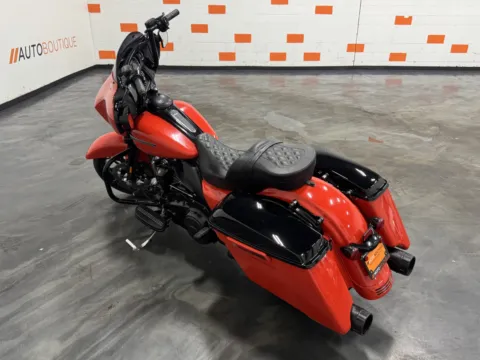 More photos of 2020 HARLEY DAVIDSON STREET GLIDE SPECIAL FLHXS at Moto Boutique, OH