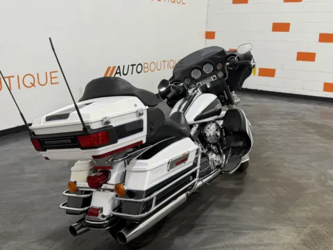 Another view of 2008 HARLEY DAVIDSON ELECTRA GLIDE ANNIVERSARY FLHTCU for sale in Columbus, OH at Moto Boutique