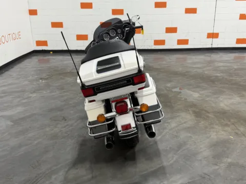 More photos of 2008 HARLEY DAVIDSON ELECTRA GLIDE ANNIVERSARY FLHTCU at Moto Boutique, OH