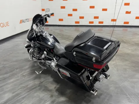 More photos of 2008 HARLEY DAVIDSON ULTRA CLASSIC FLHTCU at Moto Boutique, OH