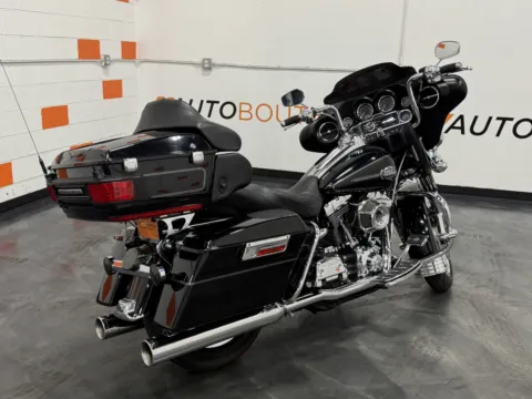 Another view of 2008 HARLEY DAVIDSON ULTRA CLASSIC FLHTCU for sale in Columbus, OH at Moto Boutique