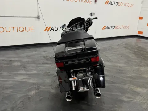 More photos of 2008 HARLEY DAVIDSON ULTRA CLASSIC FLHTCU at Moto Boutique, OH