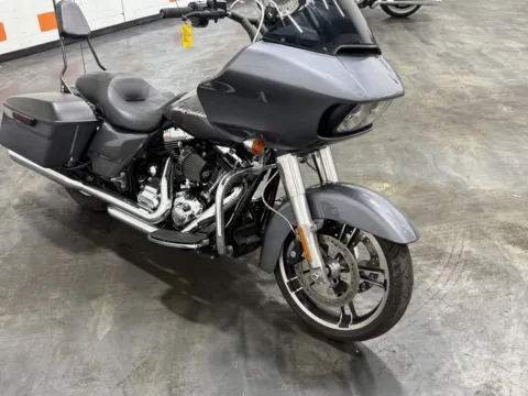 More photos of 2016 Harley-Davidson Road Glide at Moto Boutique, OH