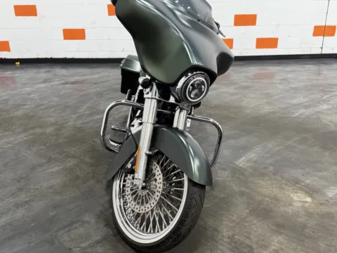 More photos of 2013 HARLEY DAVIDSON STREET GLIDE FLHX at Moto Boutique, OH