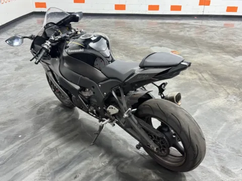 More photos of 2023 Kawasaki Ninja ZX-10R at Moto Boutique, OH