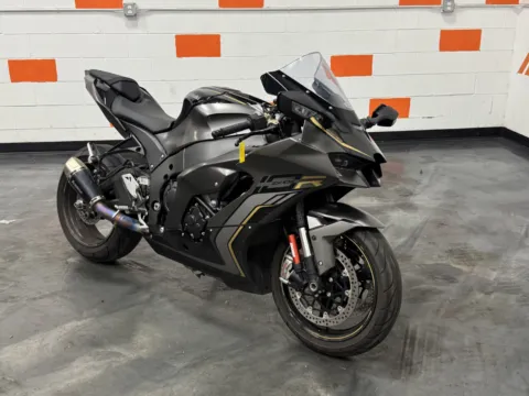 Photos of 2023 Kawasaki Ninja ZX-10R for sale in Columbus, OH at Moto Boutique