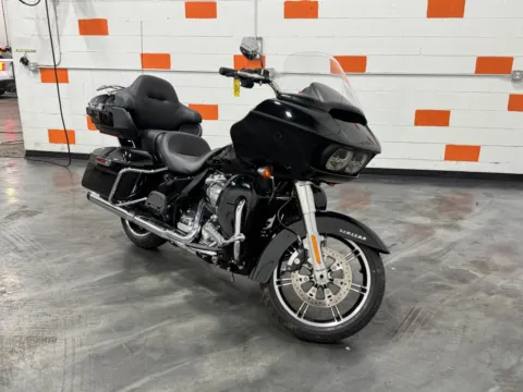 Photos of 2021 HARLEY DAVIDSON ROAD GLIDE LIMITED FLTRK for sale in Columbus, OH at Moto Boutique