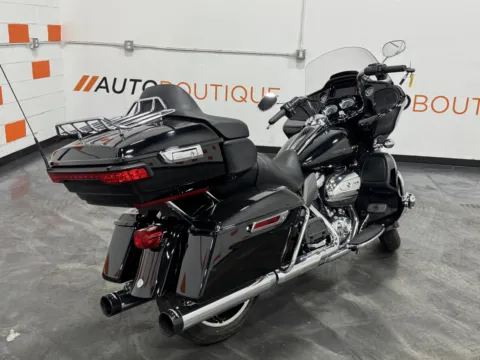 Another view of 2021 HARLEY DAVIDSON ROAD GLIDE LIMITED FLTRK for sale in Columbus, OH at Moto Boutique