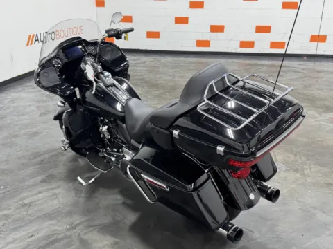 More photos of 2021 HARLEY DAVIDSON ROAD GLIDE LIMITED FLTRK at Moto Boutique, OH