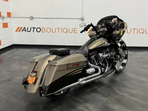 Another view of 2013 HARLEY DAVIDSON ROAD GLIDE CVO FLTRXSE2 for sale in Columbus, OH at Moto Boutique