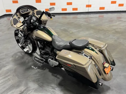 More photos of 2013 HARLEY DAVIDSON ROAD GLIDE CVO FLTRXSE2 at Moto Boutique, OH