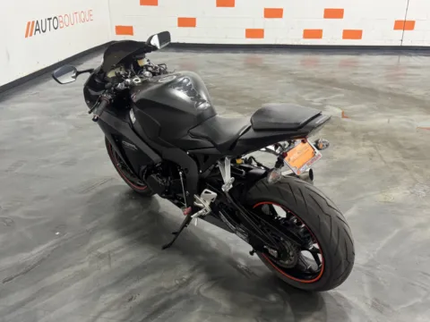 More photos of 2016 HONDA CBR 1000 1000RR at Moto Boutique, OH