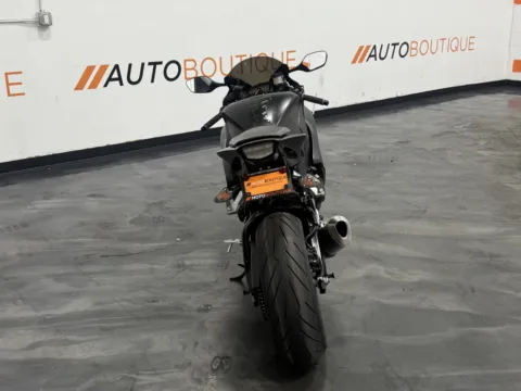 More photos of 2016 HONDA CBR 1000 1000RR at Moto Boutique, OH