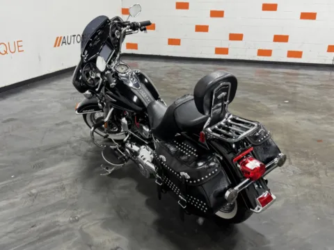More photos of 2011 HARLEY DAVIDSON HERITAGE CLASSIC FLSTC at Moto Boutique, OH