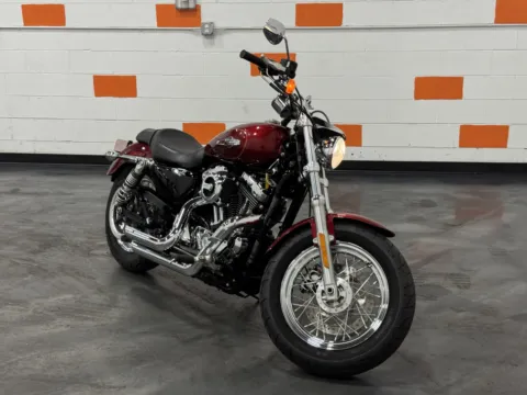 Photos of 2017 HARLEY DAVIDSON SPORTSTER XL 1200C for sale in Columbus, OH at Moto Boutique