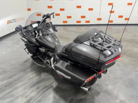 More photos of 2018 YAMAHA STAR VENTURE at Moto Boutique, OH