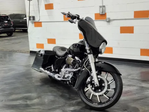 Another view of 2011 HARLEY DAVIDSON STREET GLIDE FLHX for sale in Columbus, OH at Moto Boutique