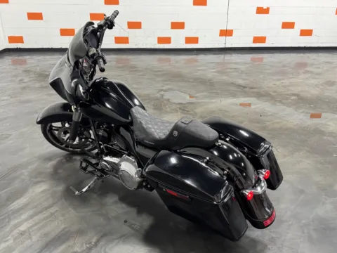 More photos of 2016 HARLEY DAVIDSON STREET GLIDE FLHX at Moto Boutique, OH