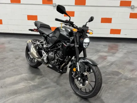 Photos of 2023 HONDA CBR 300 ABS for sale in Columbus, OH at Moto Boutique
