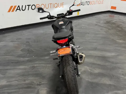 More photos of 2023 HONDA CBR 300 ABS at Moto Boutique, OH