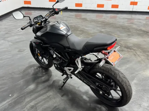 More photos of 2023 HONDA CBR 300 ABS at Moto Boutique, OH