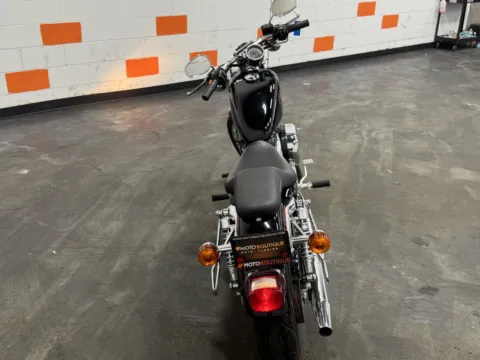 More photos of 2000 HARLEY DAVIDSON SPORTSER XL883C at Moto Boutique, OH