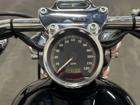 Photos of 2000 HARLEY DAVIDSON SPORTSER XL883C for sale in Columbus, OH at Moto Boutique