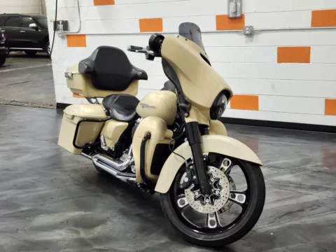 Another view of 2014 HARLEY DAVIDSON STREET GLIDE SPECIAL FLHXS for sale in Columbus, OH at Moto Boutique