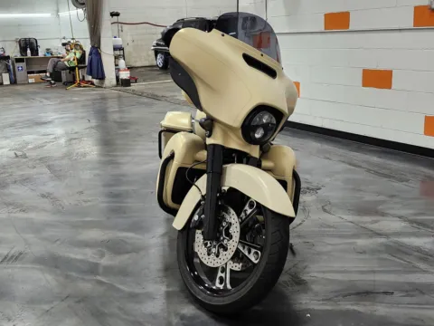 More photos of 2014 HARLEY DAVIDSON STREET GLIDE SPECIAL FLHXS at Moto Boutique, OH
