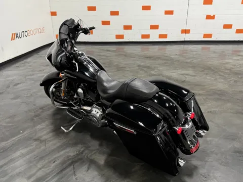 More photos of 2013 HARLEY DAVIDSON STREET GLIDE FLHX at Moto Boutique, OH