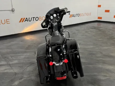 More photos of 2013 HARLEY DAVIDSON STREET GLIDE FLHX at Moto Boutique, OH