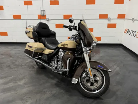 Photos of 2014 HARLEY DAVIDSON ULTRA LIMITED FLHTK for sale in Columbus, OH at Moto Boutique
