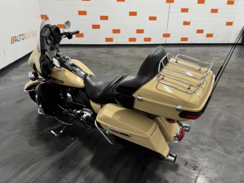More photos of 2014 HARLEY DAVIDSON ULTRA LIMITED FLHTK at Moto Boutique, OH