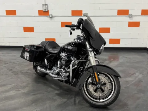 Photos of 2022 HARLEY DAVIDSON STREET GLIDE FLHX for sale in Columbus, OH at Moto Boutique