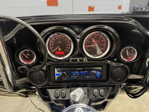 Photos of 2006 HARLEY DAVIDSON ULTRA CLASSIC FLHTCUI for sale in Columbus, OH at Moto Boutique