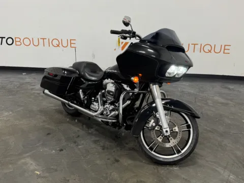 Another view of 2016 HARLEY DAVIDSON ROAD GLIDE SPECIAL FLTRXS for sale in Columbus, OH at Moto Boutique