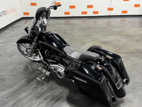 More photos of 2017 HARLEY DAVIDSON STREET GLIDE SPECIAL FLHXS at Moto Boutique, OH