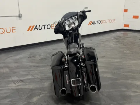 More photos of 2017 HARLEY DAVIDSON STREET GLIDE SPECIAL FLHXS at Moto Boutique, OH