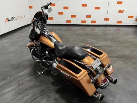 More photos of 2008 HARLEY DAVIDSON ELECTRA GLIDE ULTRA CLASSIC FLHTCU at Moto Boutique, OH