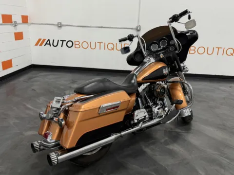 Another view of 2008 HARLEY DAVIDSON ELECTRA GLIDE ULTRA CLASSIC FLHTCU for sale in Columbus, OH at Moto Boutique