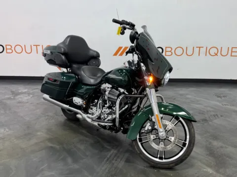 Photos of 2016 HARLEY DAVIDSON STREET GLIDE SPECIAL FLHXS for sale in Columbus, OH at Moto Boutique