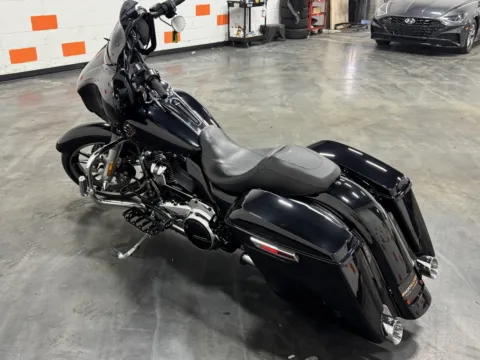 More photos of 2017 HARLEY DAVIDSON STREET GLIDE SPECIAL FLHXS at Moto Boutique, OH