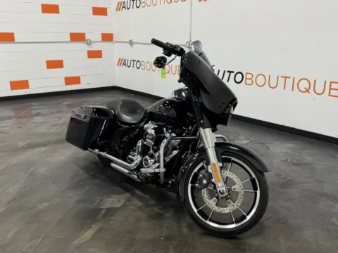 Photos of 2017 HARLEY DAVIDSON STREET GLIDE SPECIAL FLHXS for sale in Columbus, OH at Moto Boutique