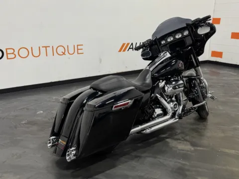 Another view of 2017 HARLEY DAVIDSON STREET GLIDE SPECIAL FLHXS for sale in Columbus, OH at Moto Boutique
