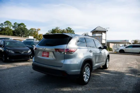 More photos of 2016 Toyota RAV4 LE at Jarrard Pre-Owned Vehicles, GA