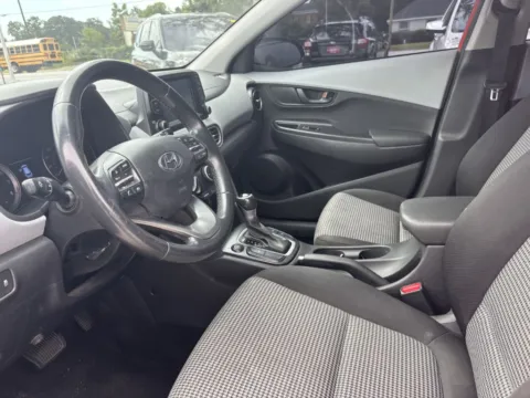 More photos of 2019 HYUNDAI KONA SEL at Jarrard Pre-Owned Vehicles, GA