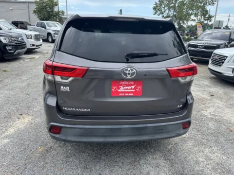 Another view of 2017 TOYOTA HIGHLANDER LE for sale in Statesboro, GA at Jarrard Pre-Owned Vehicles