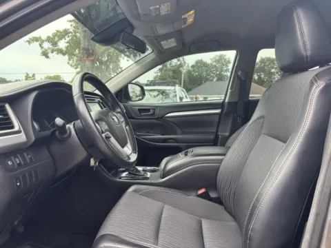 More photos of 2017 TOYOTA HIGHLANDER LE at Jarrard Pre-Owned Vehicles, GA