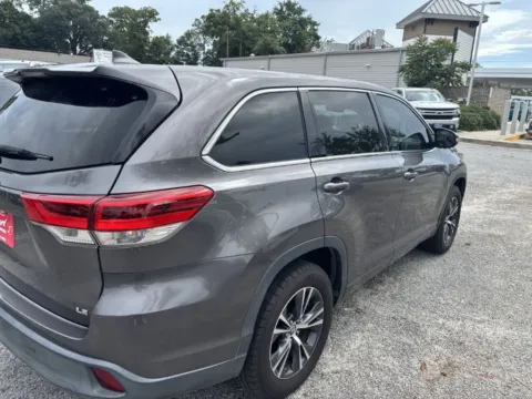 More photos of 2017 TOYOTA HIGHLANDER LE at Jarrard Pre-Owned Vehicles, GA